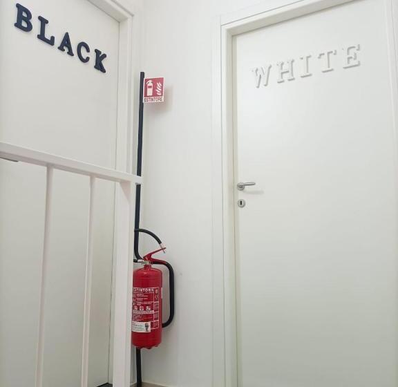 디럭스 트리플 룸, Newhouse Rooms Black & White