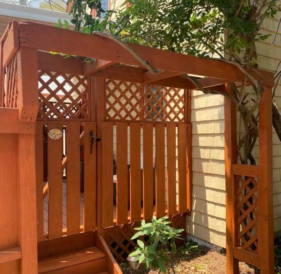 标准工作室, Angie's Guest Cottage