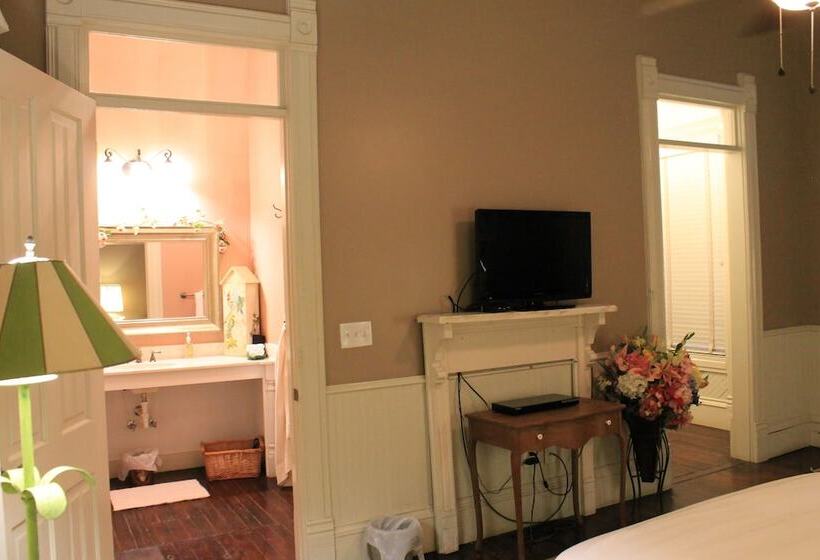 Люкс Вид на Сад, Grand Magnolia Ballroom & Suites