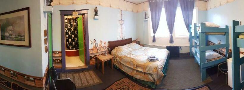 Семейный Номер, The Pirate Haus Inn