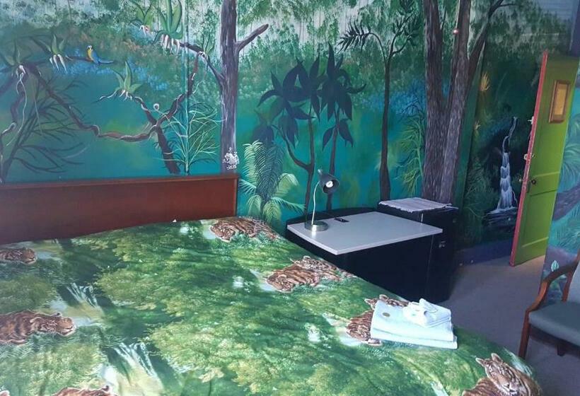 Семейный Номер, The Pirate Haus Inn