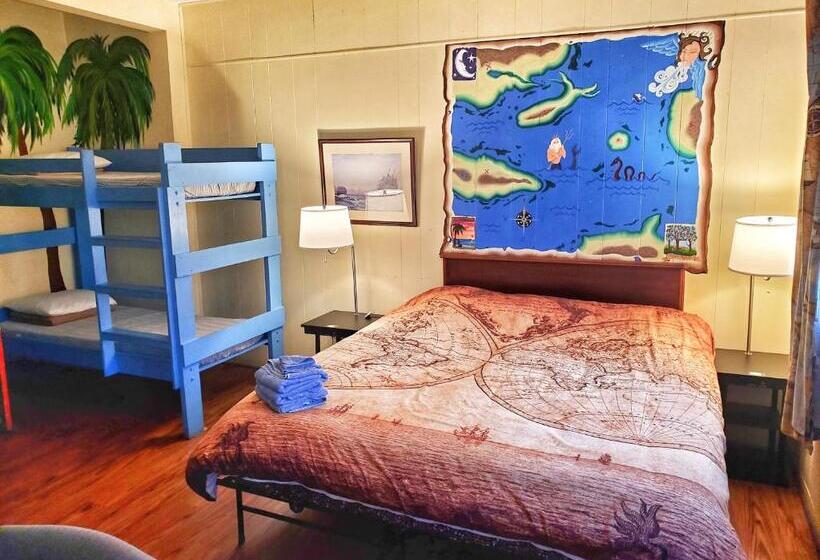Семейный Номер, The Pirate Haus Inn