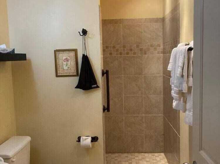 Номер Стандарт, Water Street Inn