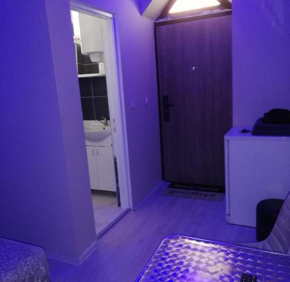 اتاق لوکس, Blue Carpet Rooms