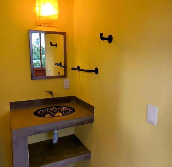 Номер Deluxe, Oridleys Hostel16