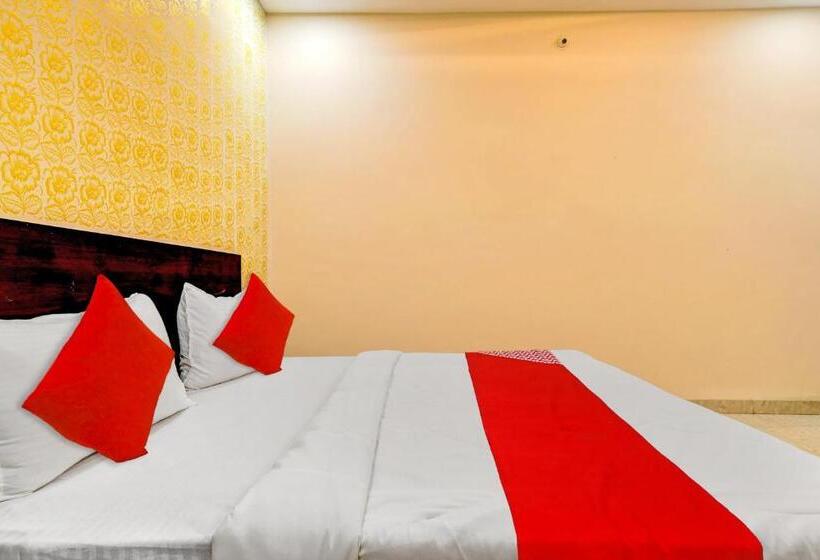 Трехместный Номер Классика, Oyo Hotel Darshini