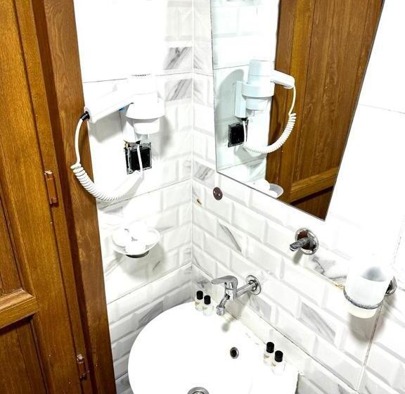 Quarto Quádruplo Deluxe, Raydon