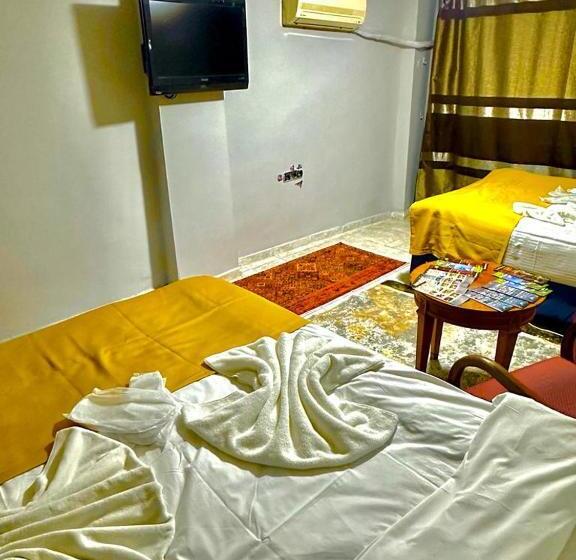 Quarto Estandar, Raydon