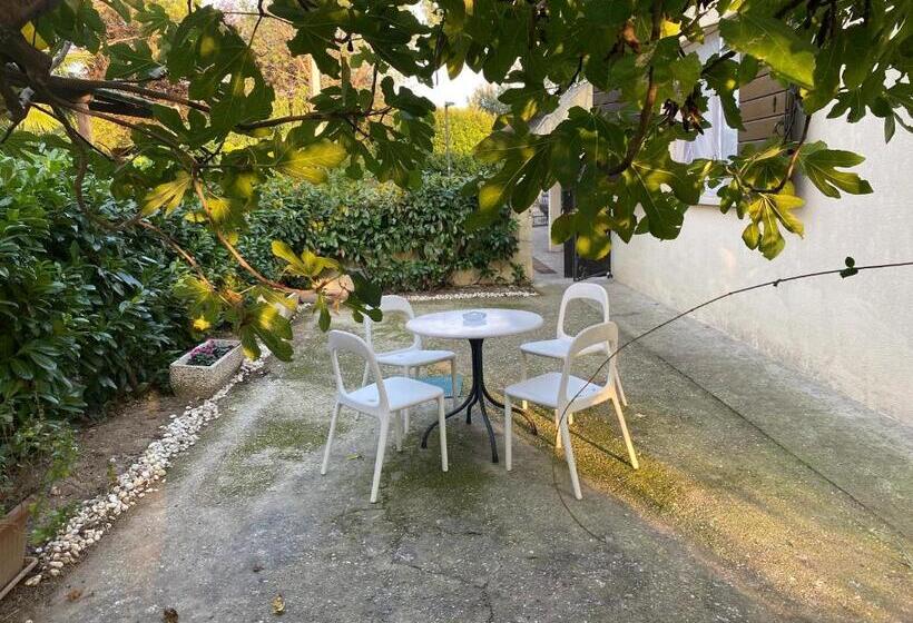 Трехместный Номер Стандарт Вид на Сад, B&b Le Rose