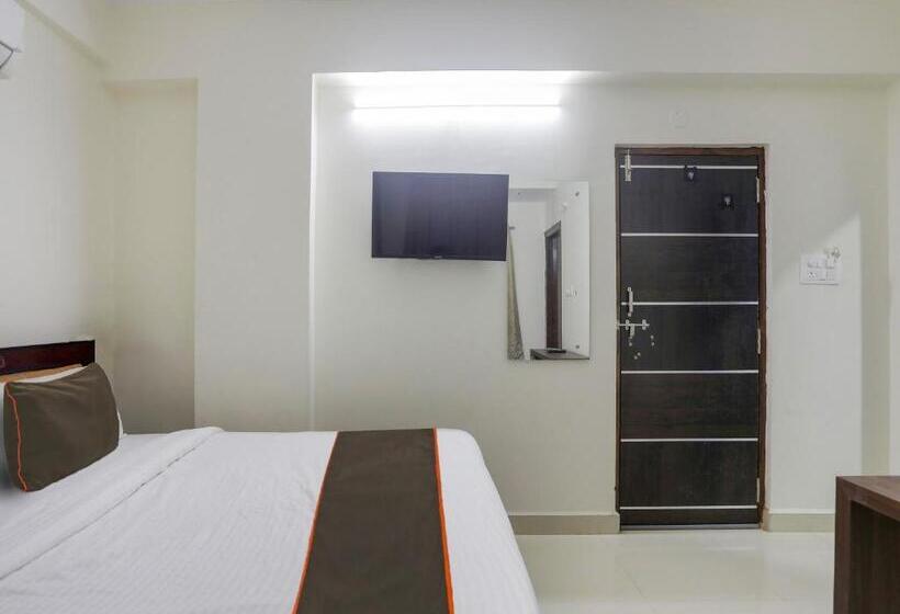 اتاق کلاسیک سه تخته, Collection O Svs Grand Guest House