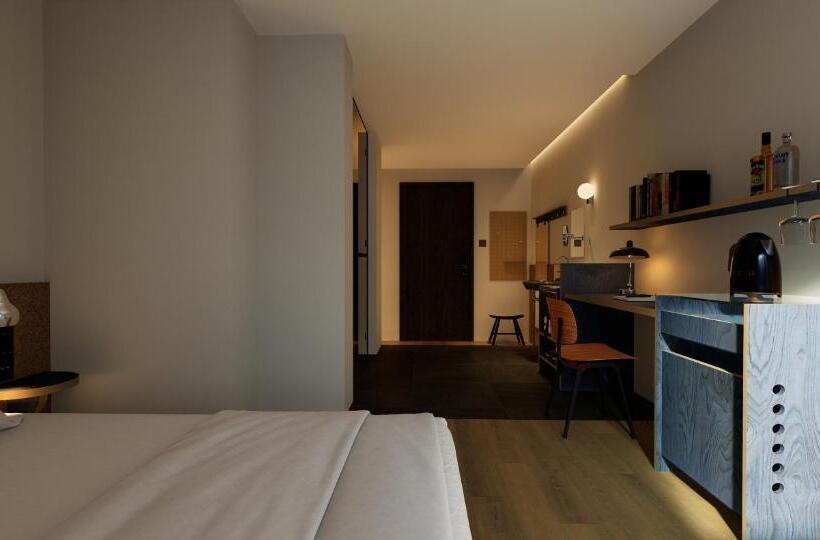 Номер Стандарт, 彼厅酒店hotel In Between