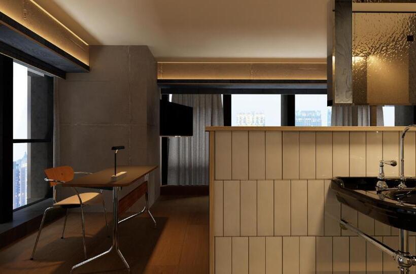 Полулюкс, 彼厅酒店hotel In Between