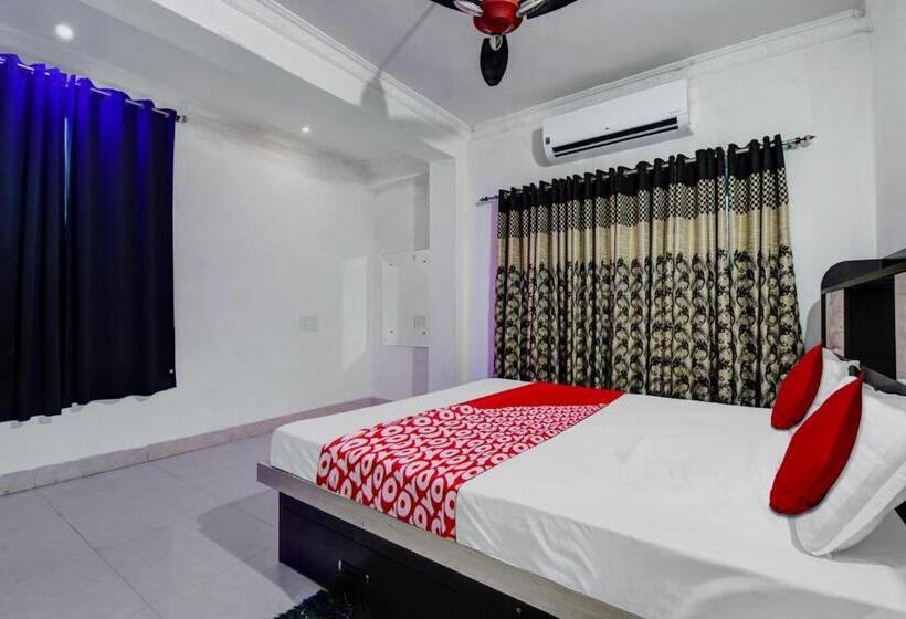 غرفة كلاسيكية ثلاثية, Super Oyo Aruna Banquet And Guest House