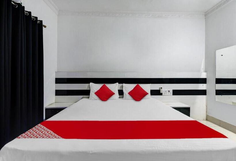 غرفة كلاسيكية ثلاثية, Super Oyo Aruna Banquet And Guest House