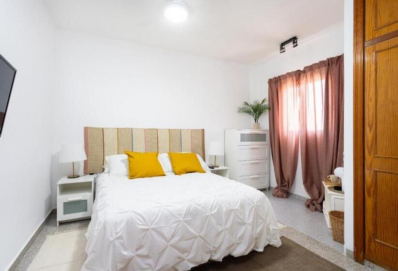 اتاق لوکس, Eden Rentals 105 Surfy Stylish Bed&coffee Room