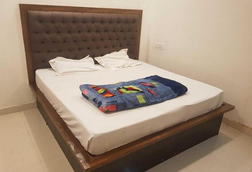 Háromágyas Classic Szoba, Oyo Flagship 81224 Hotel Stars