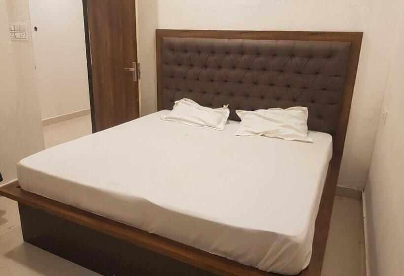 Háromágyas Classic Szoba, Oyo Flagship 81224 Hotel Stars