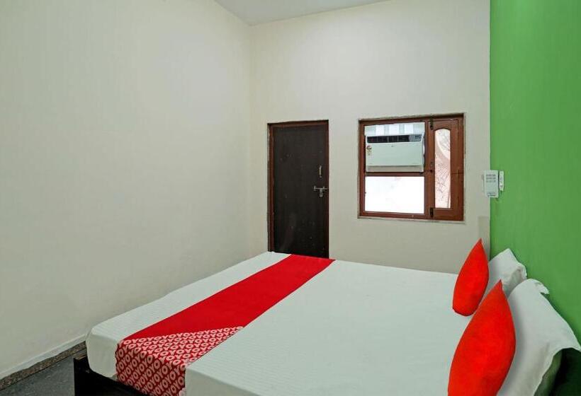 Трехместный Номер Классика, Oyo Flagship 81535 Hotel Krishna Vandanam