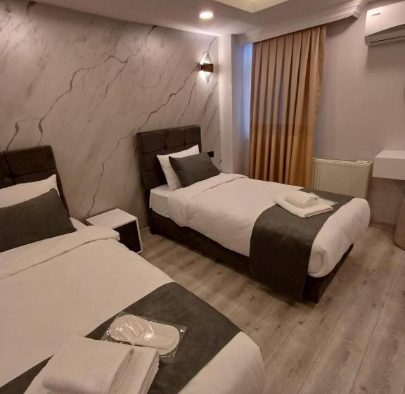 Quarto Triplo Economy, White Palace Haliç