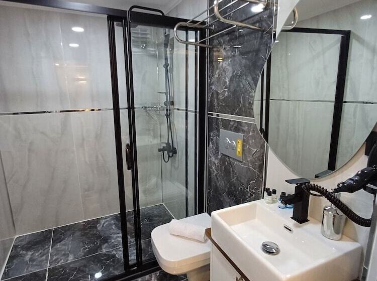 Quarto Triplo Economy, White Palace Haliç