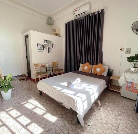 اتاق لوکس با بالکن, Destiny Homestay Hue