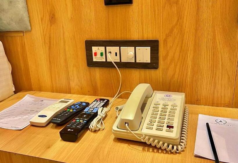 Номер Deluxe, The Magnum