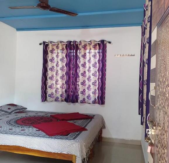 Номер Стандарт с Балконом, Gundappa Cafe Gokarna Kudle Beach