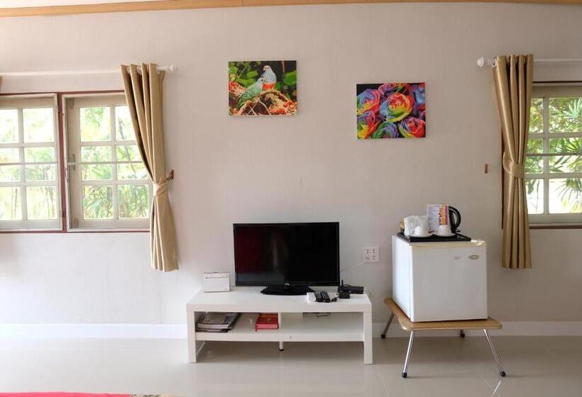 Deluxe room with river view, Puprai Tarnnarm Resort