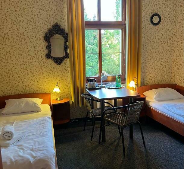 Номер Стандарт, I Restauracja Castle