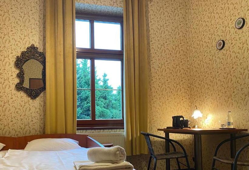 Номер Стандарт, I Restauracja Castle