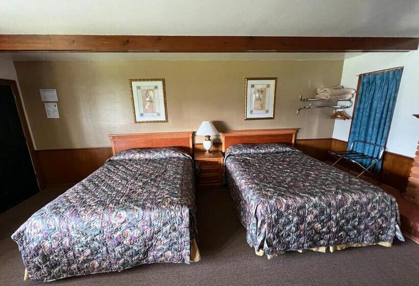 Номер Deluxe, Spinning Wheel Motel