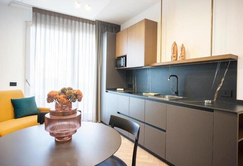 Apartamento 1 Dormitório com Sacada, Gobetti Apartsuite