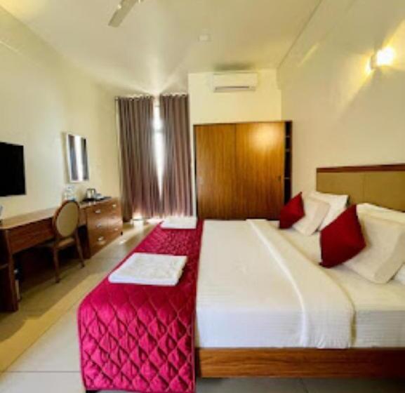 스위트, Fern Tree Resort Kerala