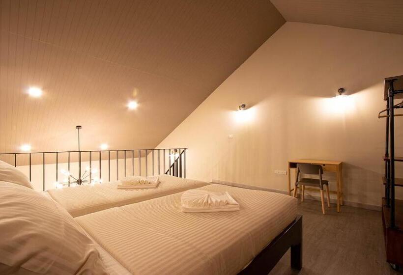 Трехместный Номер Deluxe Вид на Море, Gate78 Hostel Maephim Beach