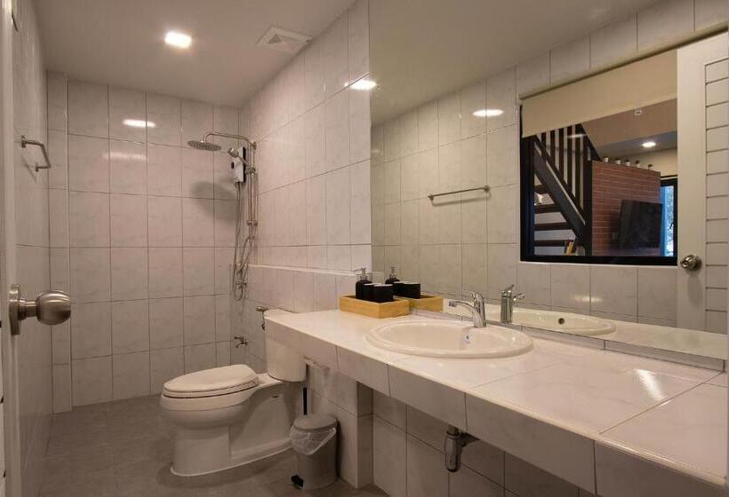 Трехместный Номер Deluxe Вид на Море, Gate78 Hostel Maephim Beach