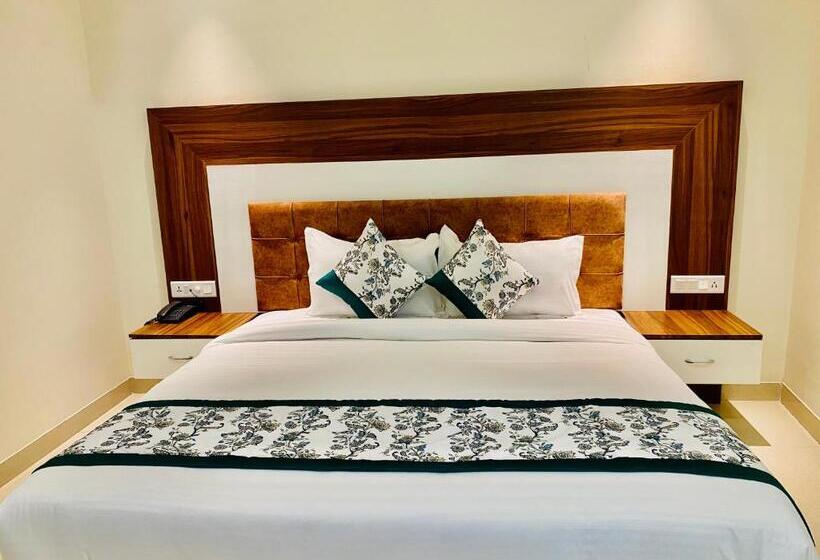 Номер Superior Кровать Кинг, Grand White 350 Mtr From Golden Temple