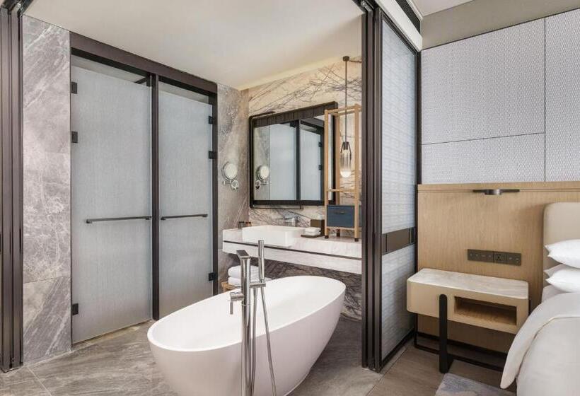 Номер Клуб Кровать Кинг, Qingdao Marriott Hotel Jiaozhou