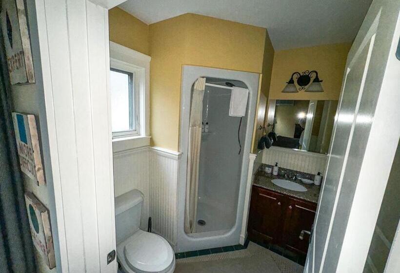 Дом 3 Спальни, Blossom Haven Charming 3br Condo