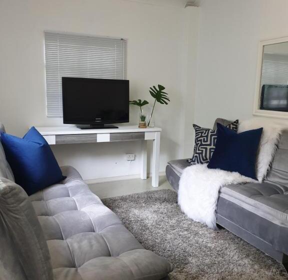 Семейный Номер, Casa La Moore Self Catering Accomodation