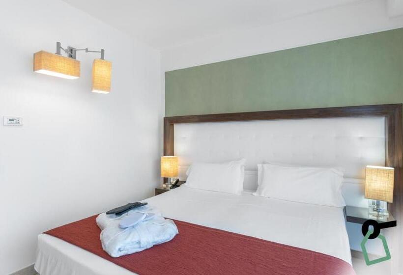 Номер Стандарт с Балконом, Hotiday Room Collection   Otranto