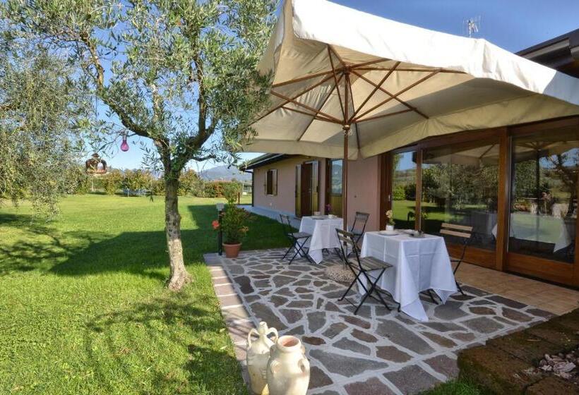 اتاق خانوادگی با چشم‌انداز باغ, Agriturismo Le Orchidee Di Corazza