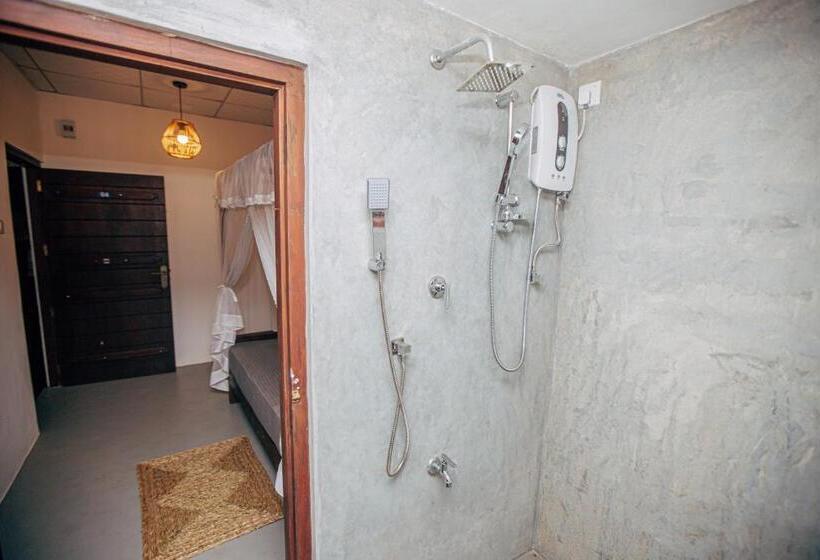اتاق لوکس, Prasith’s Place