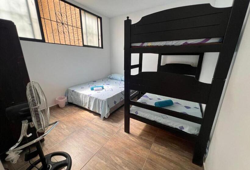 バスルーム共同エコノミー4人部屋, Epifania Hostel