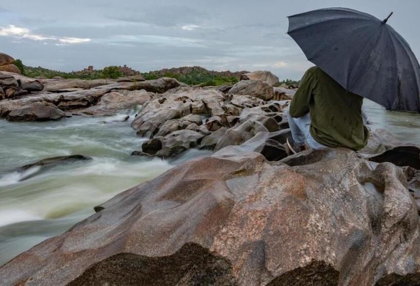 标准间, Leo Woods Hampi River View