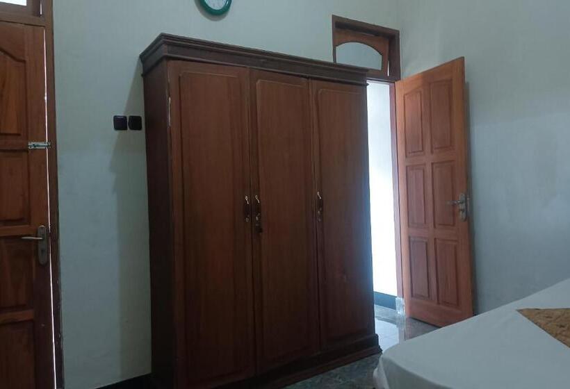 Номер Deluxe, Oyo 93425 Homestay Anisa