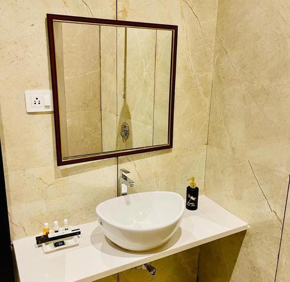 Family Suite, Saluja Primeland