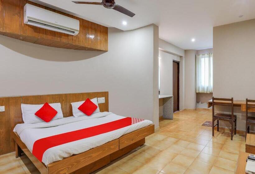 اتاق کلاسیک سه تخته, Oyo Hotel Roshni