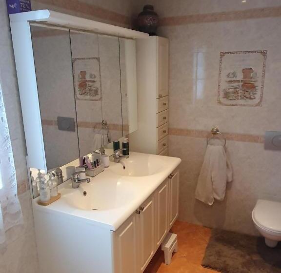 Четырехместный Номер Стандарт, Room In Bb   Nathalies Home   2 Bedrooms Breakfast