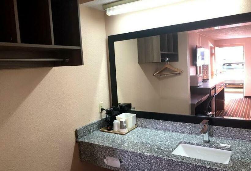 스탠다드 룸 킹사이즈 침대, Legacy Inn  Gallatin