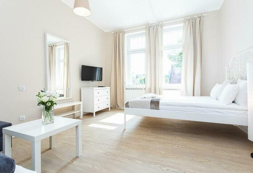 Номер Стандарт Четырехместный Совместный Санузел, Riviera Rooms